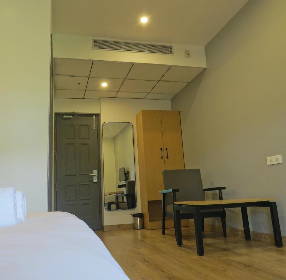 Sm Hives Hotel Bhuvanesvar Kültér fotó